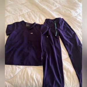 Figs women’s purple jam Catalina one pocket scrub top & wide leg Isabel pants